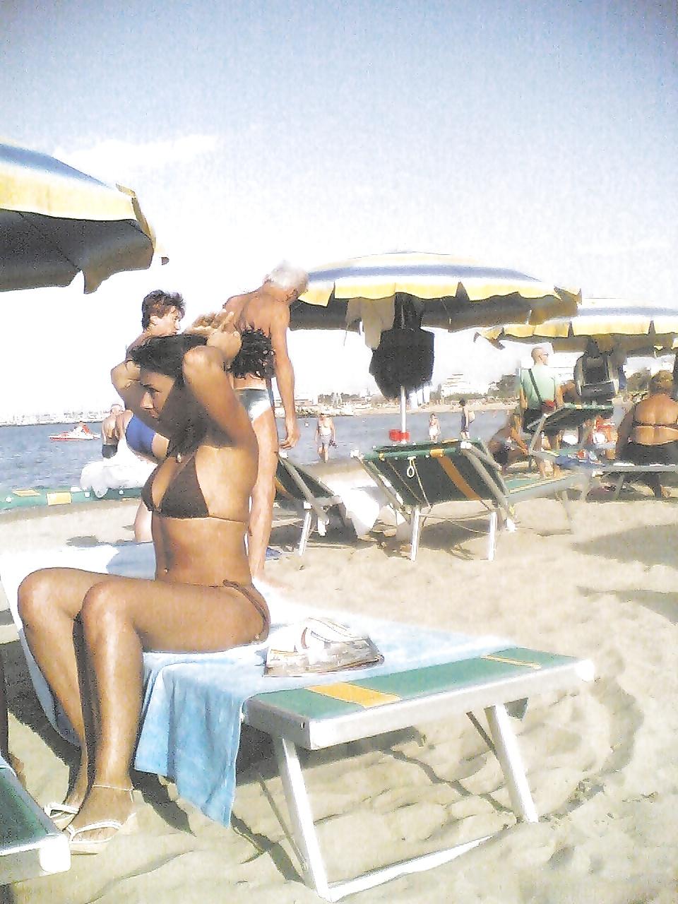 25P italian milf Candid Ass beach 2014
