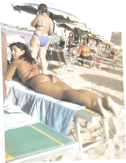 25P italian milf Candid Ass beach 2014