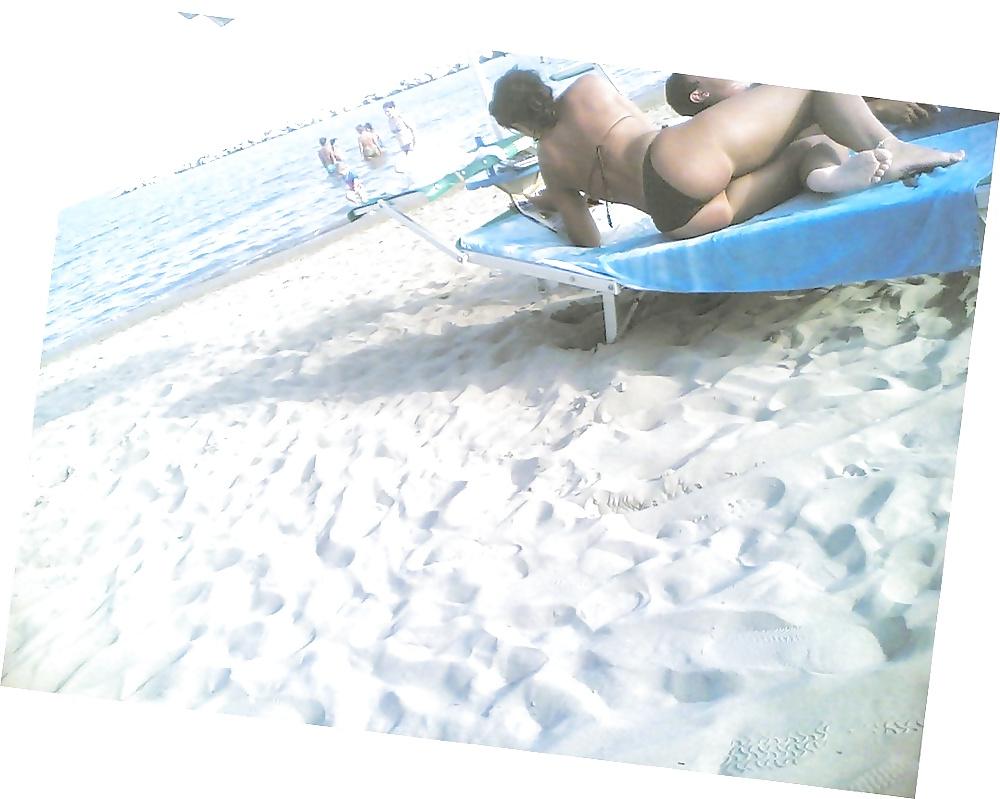 25P italian milf Candid Ass beach 2014