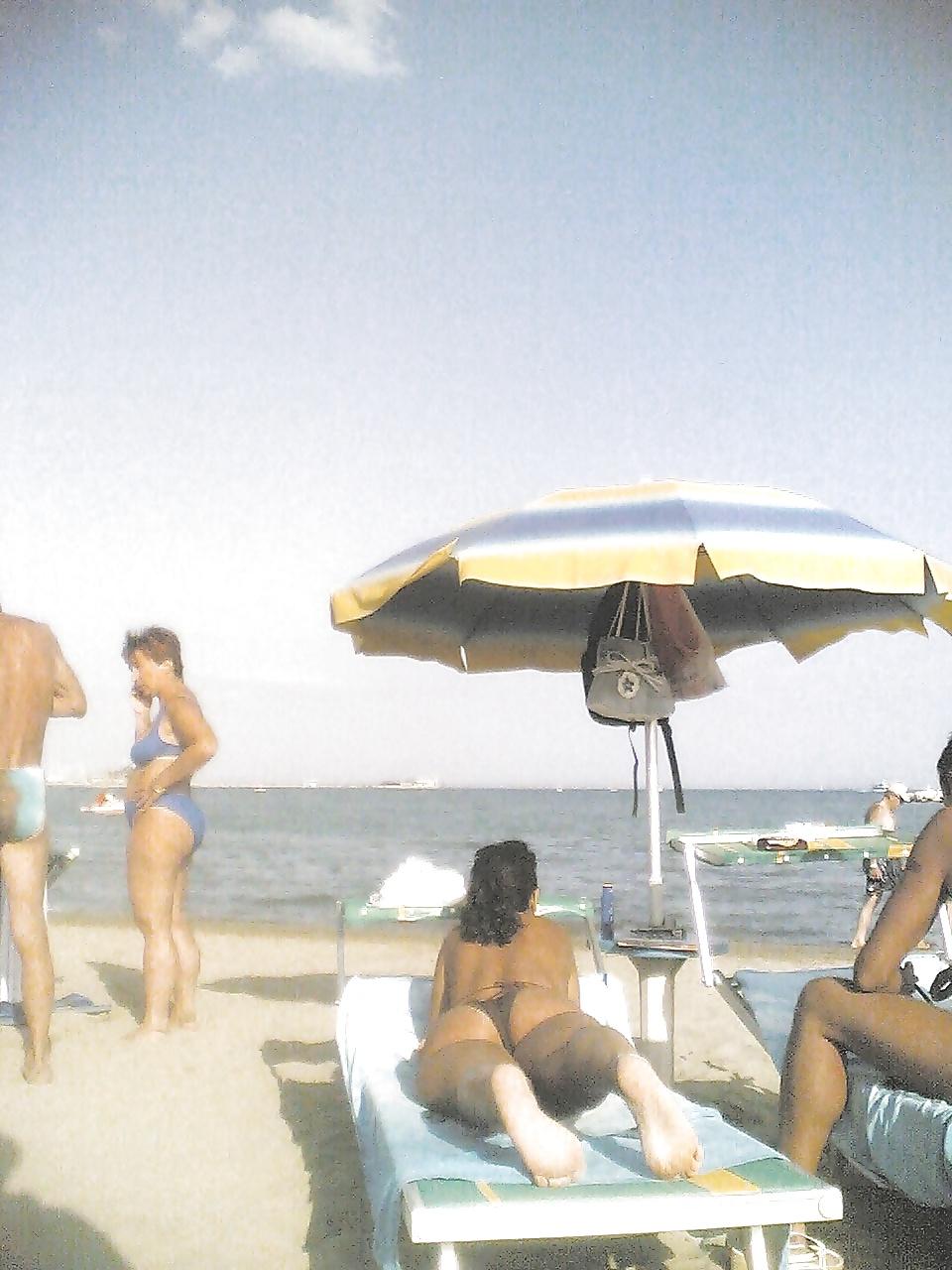 25P italian milf Candid Ass beach 2014