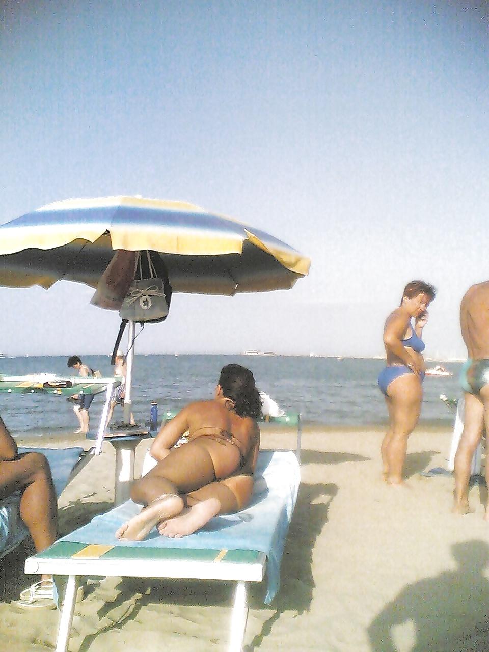 25P italian milf Candid Ass beach 2014