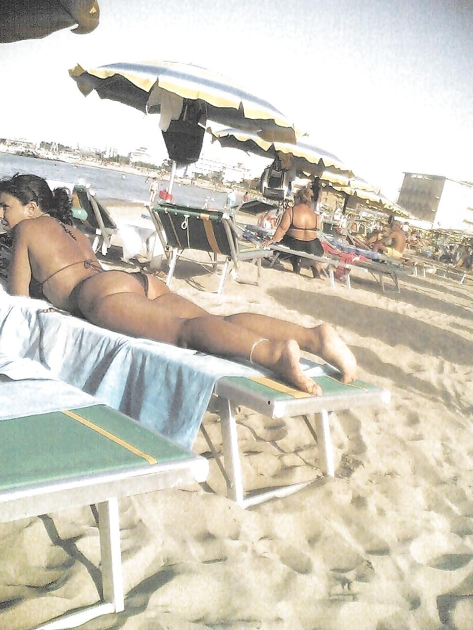 25P italian milf Candid Ass beach 2014