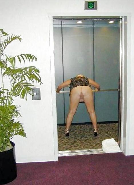 25P Nude woman in highway hotel