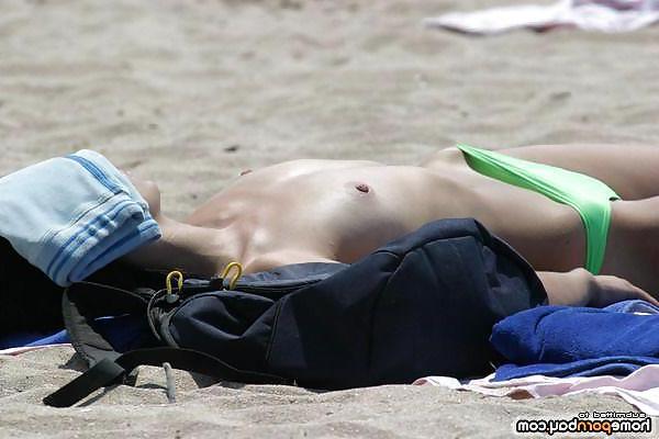 25P Busty babes on the beach