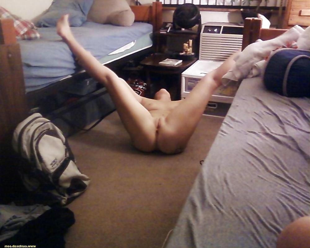 19P Amateur College Girl Poses + Blows