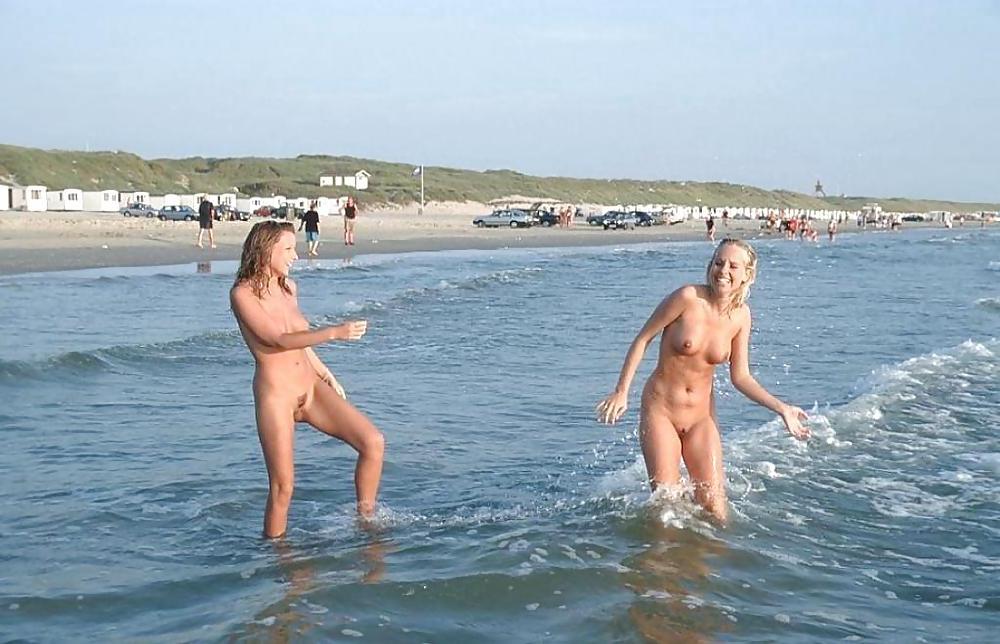 25P Naked Beach Fun