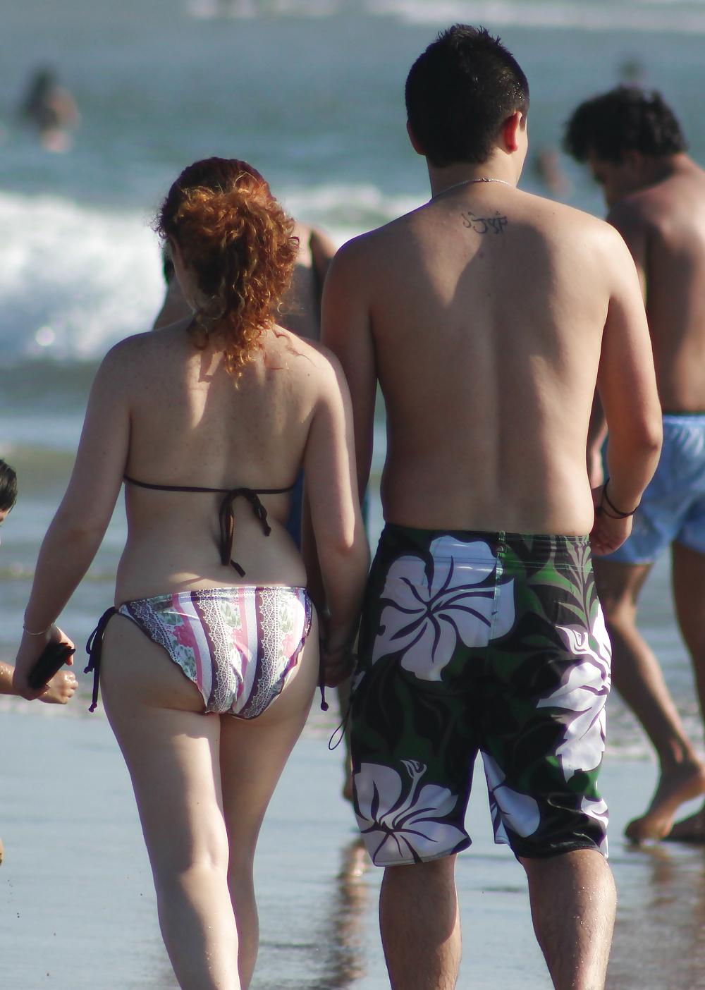 25P Couple on the beach (voyeur vacation)