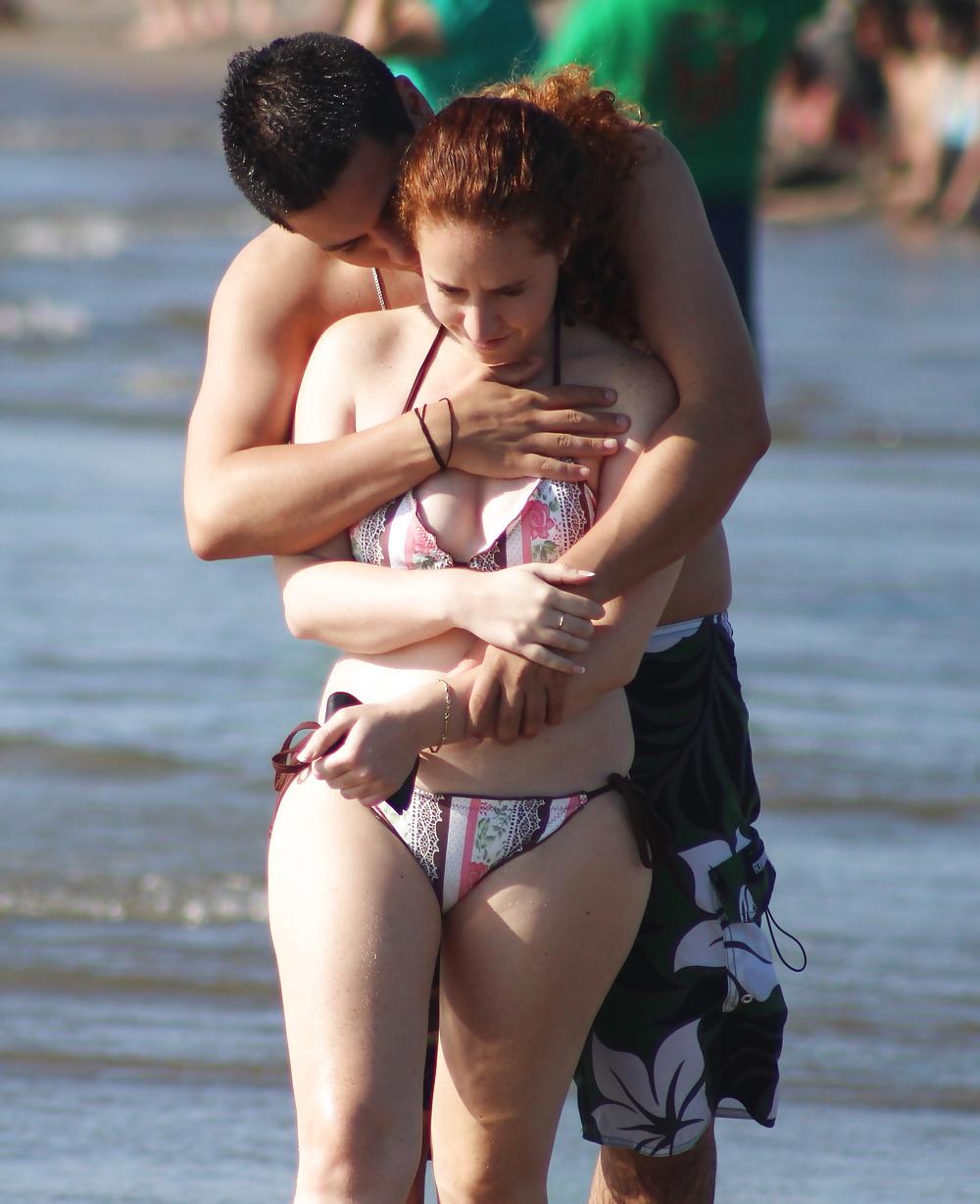 25P Couple on the beach (voyeur vacation)