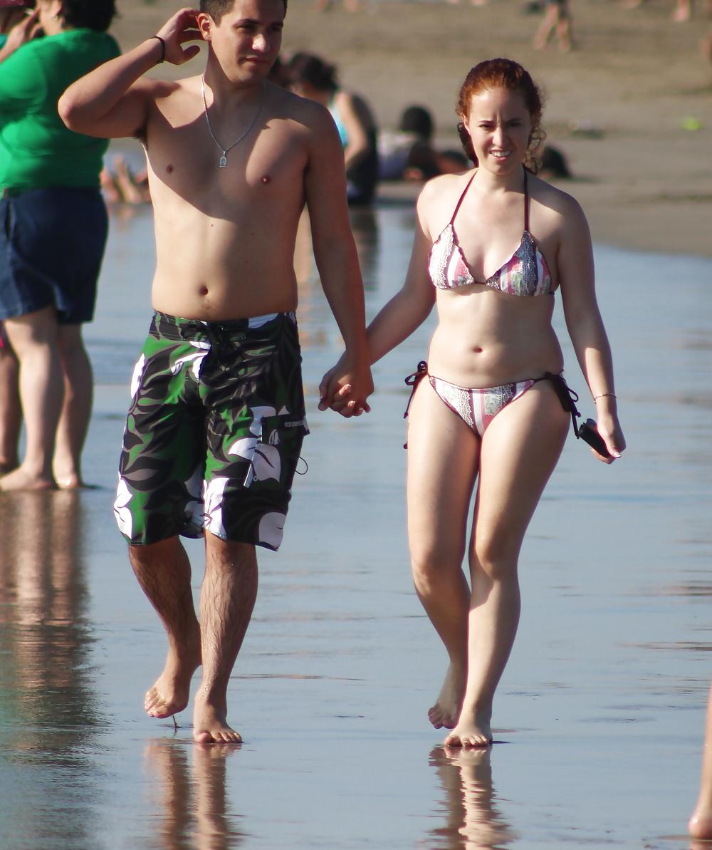 25P Couple on the beach (voyeur vacation)