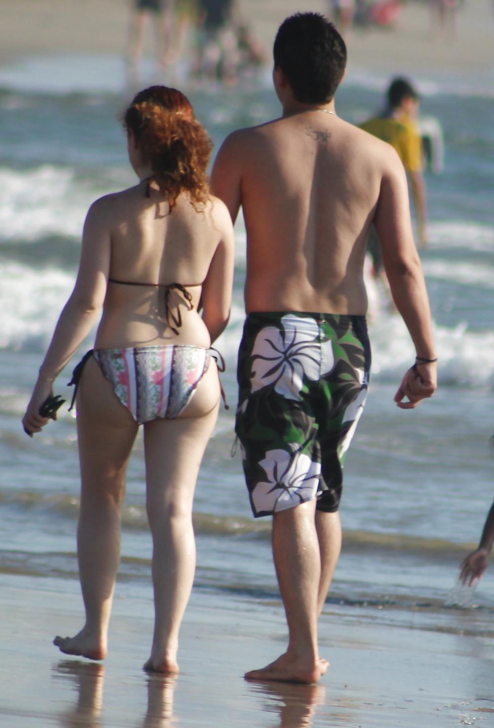 25P Couple on the beach (voyeur vacation)