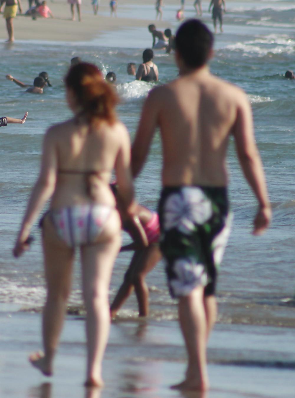 25P Couple on the beach (voyeur vacation)