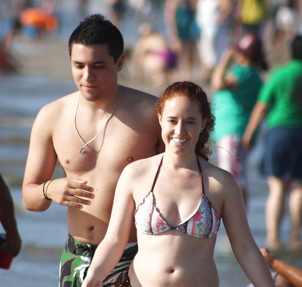 25P Couple on the beach (voyeur vacation)