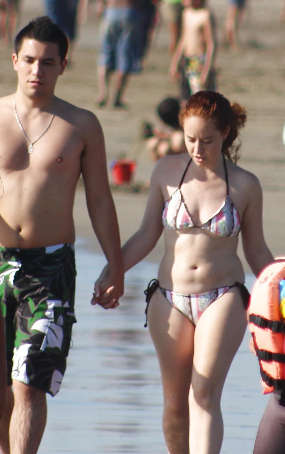 25P Couple on the beach (voyeur vacation)