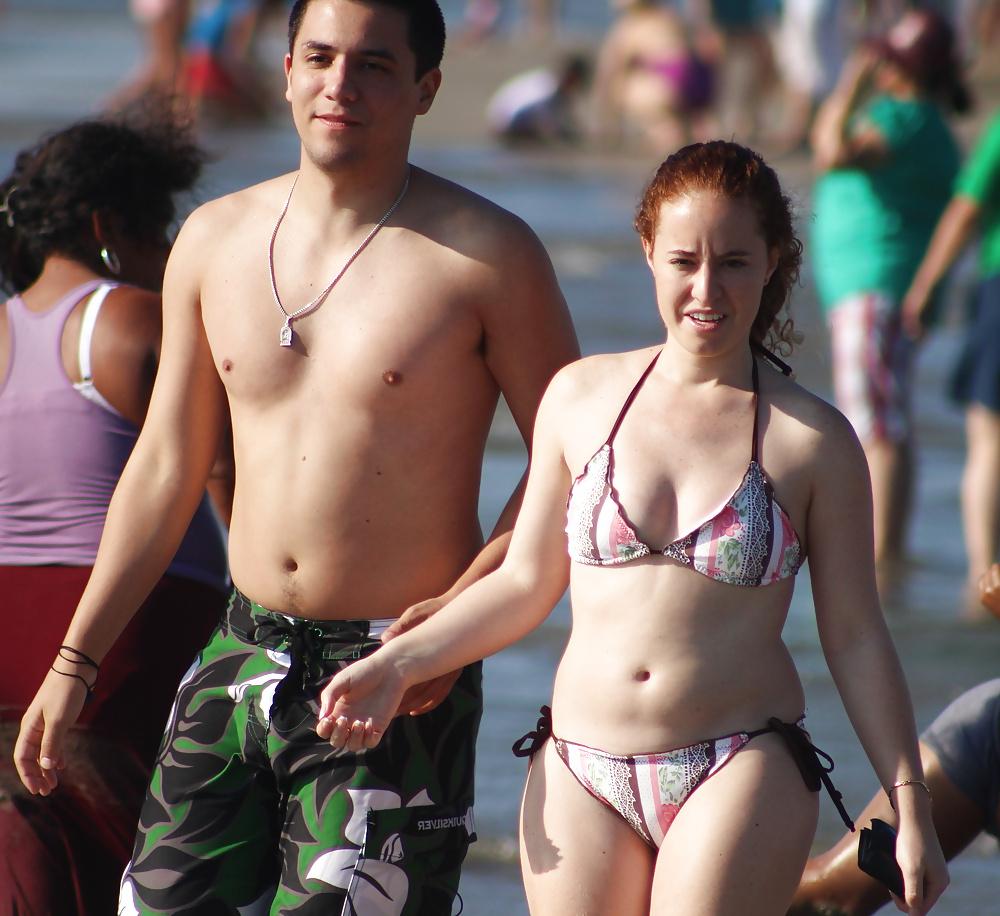 25P Couple on the beach (voyeur vacation)
