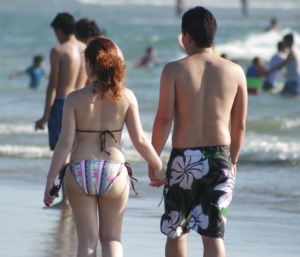 25P Couple on the beach (voyeur vacation)