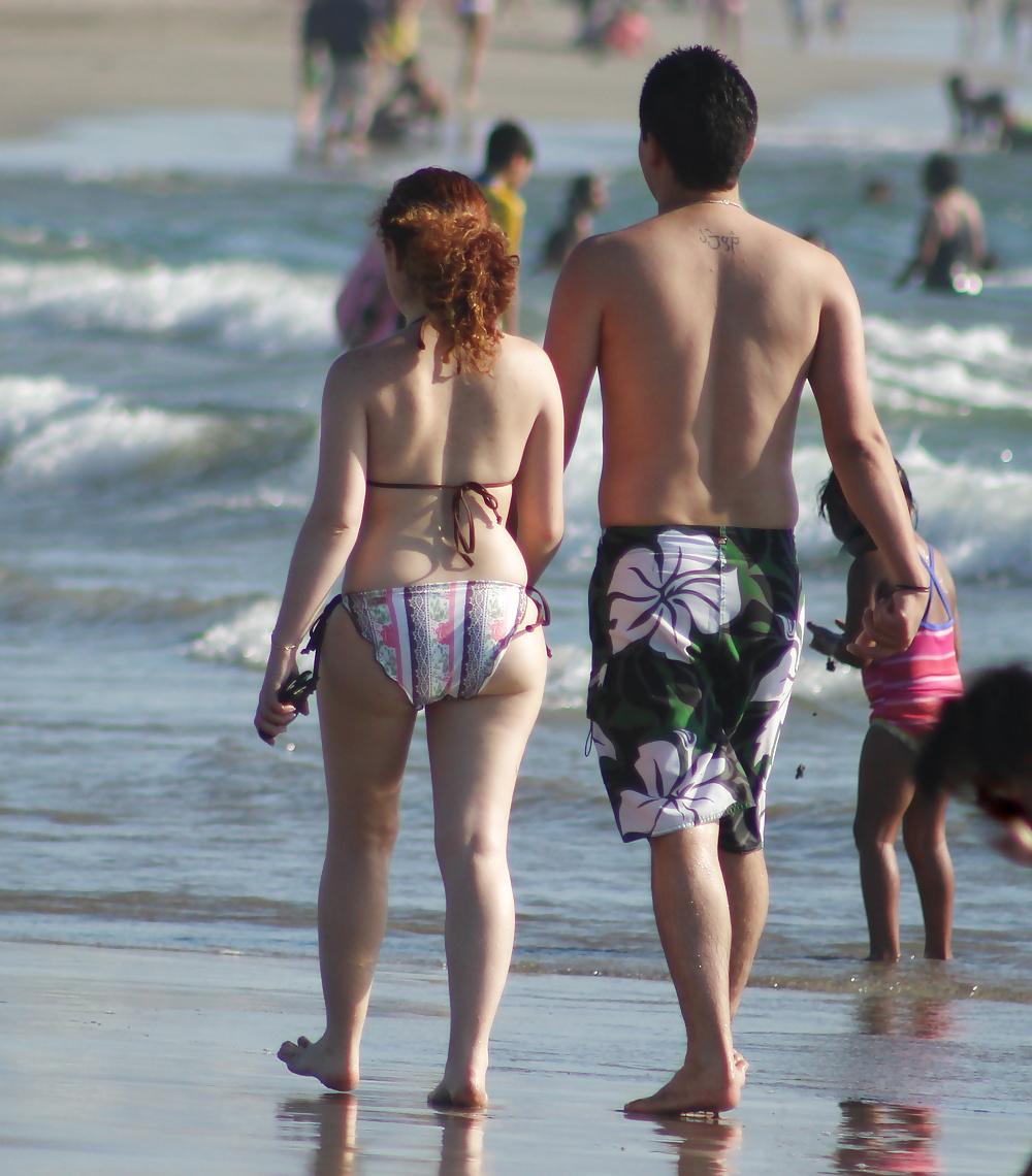 25P Couple on the beach (voyeur vacation)