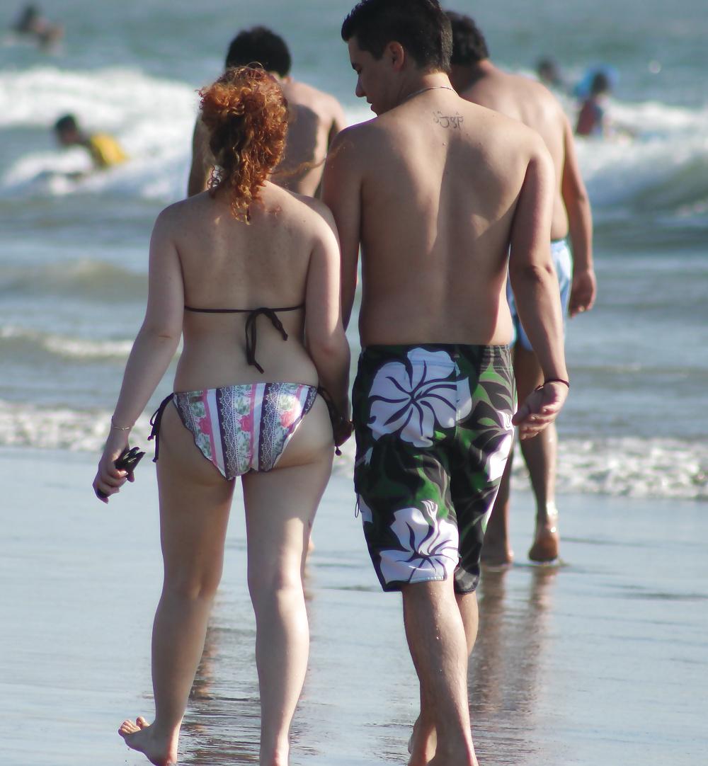 25P Couple on the beach (voyeur vacation)