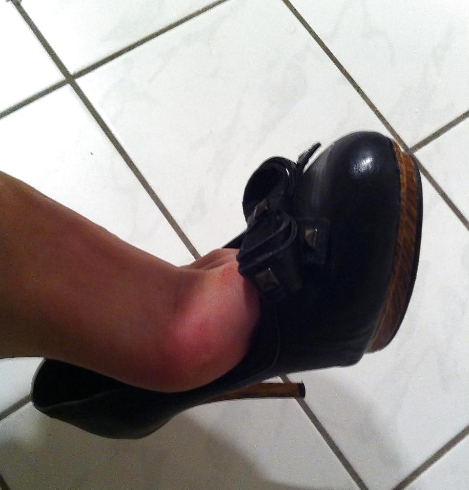 16P High Heels, Nylons Fun and Cum