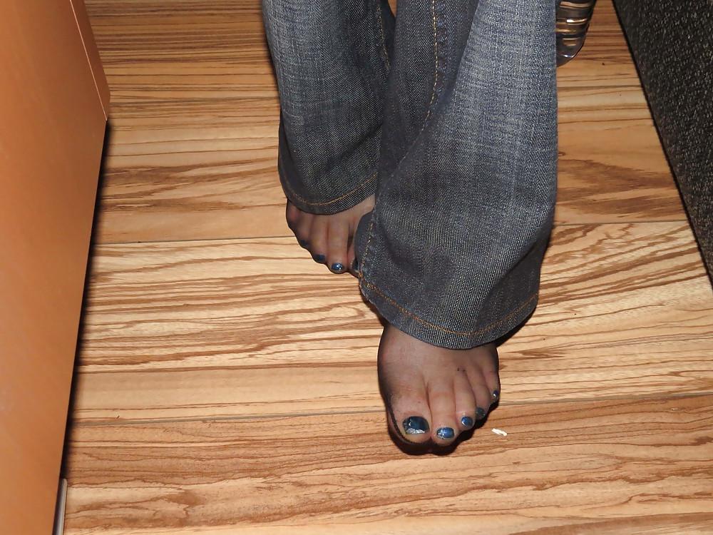 25P Creamy black nylon feet