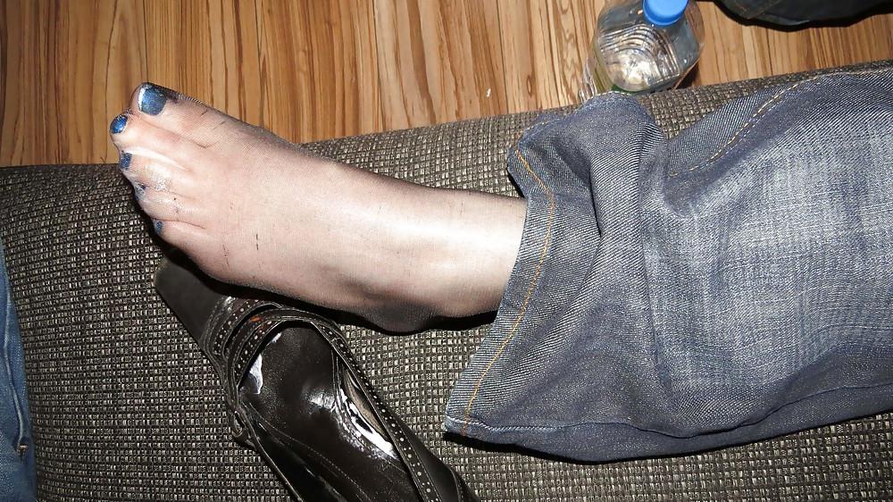 25P Creamy black nylon feet