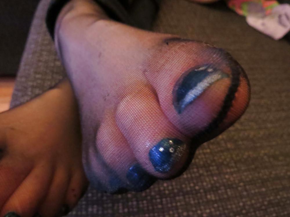 25P Creamy black nylon feet