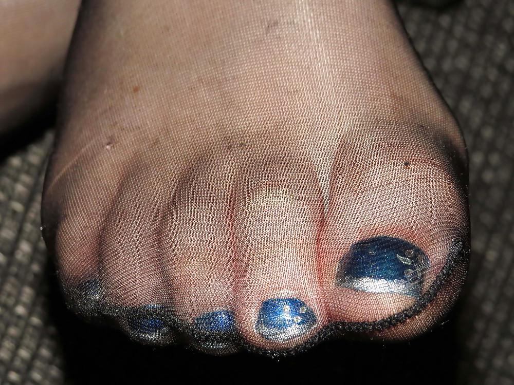 25P Creamy black nylon feet