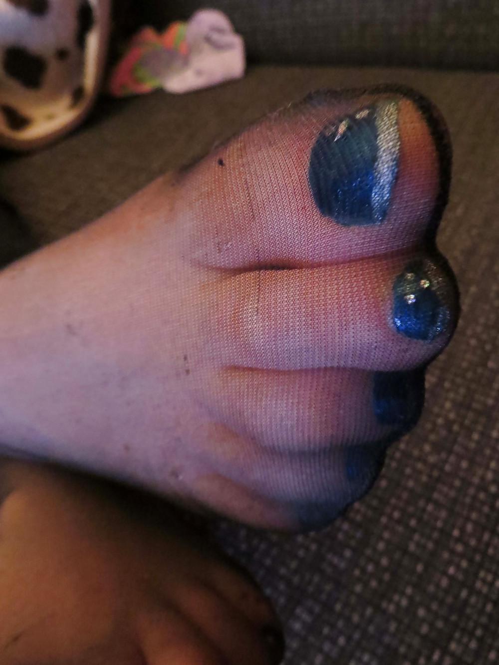 25P Creamy black nylon feet