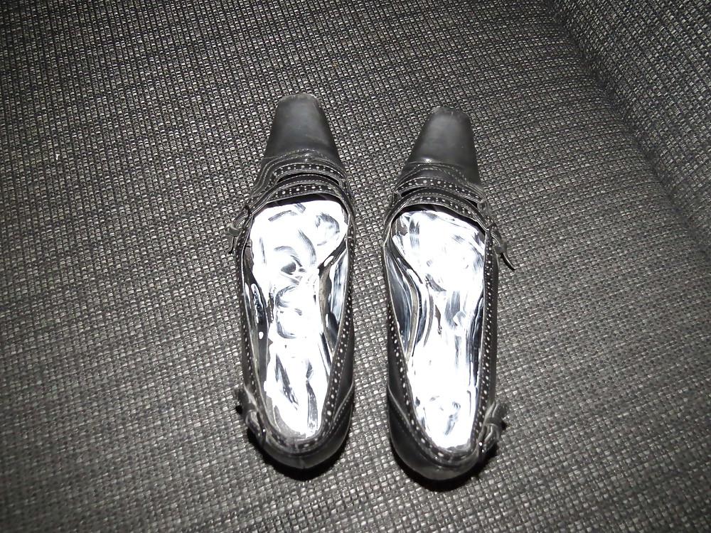 25P Creamy black nylon feet