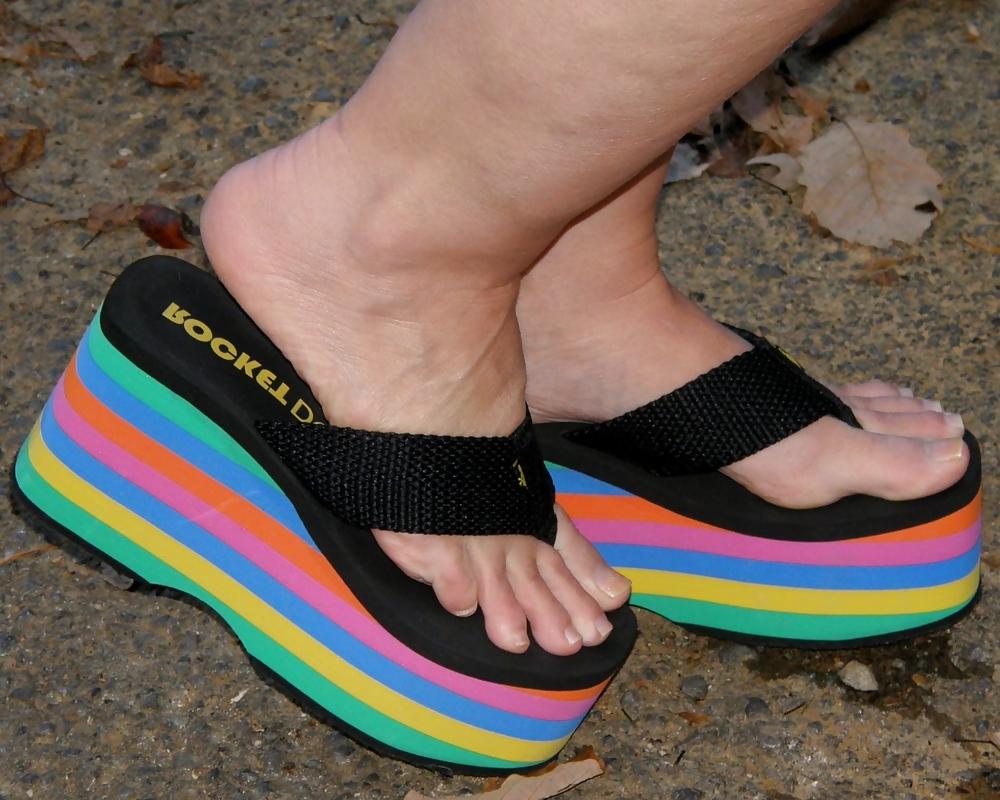 11P Curvy woman wearing wedges