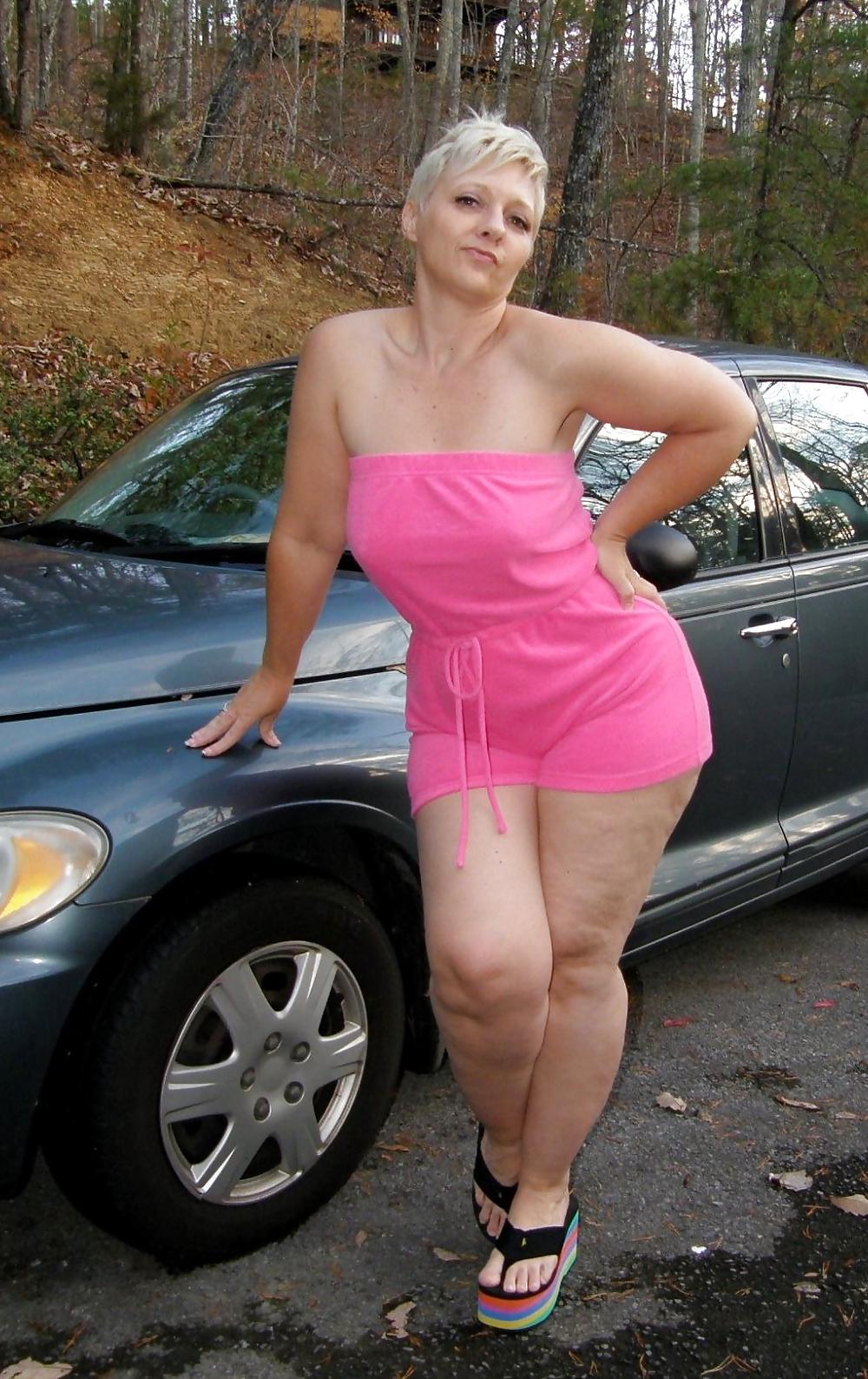 11P Curvy woman wearing wedges