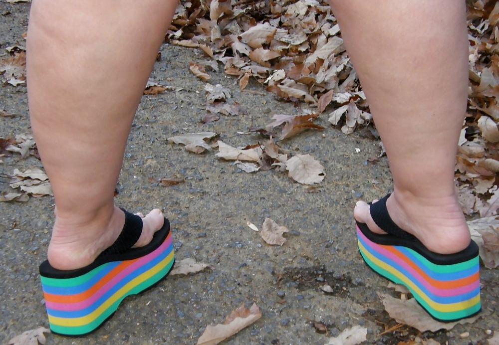 11P Curvy woman wearing wedges