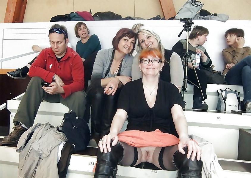 15P Upskirt No Pants 40