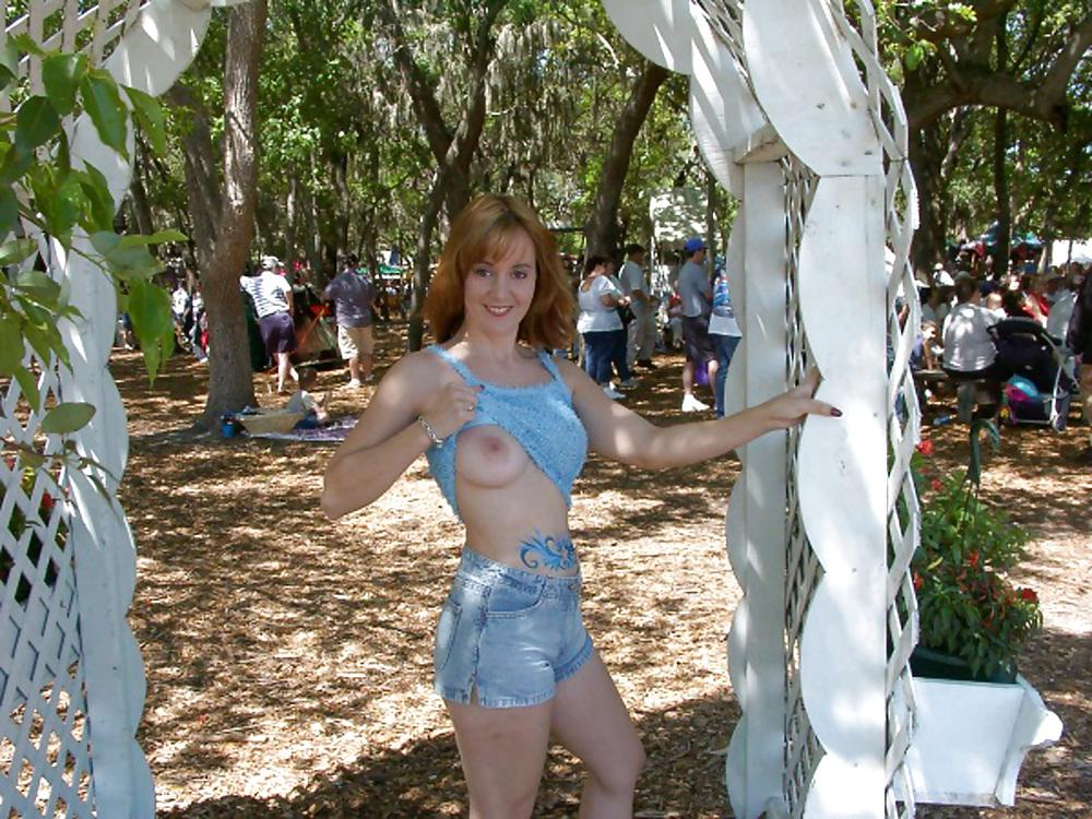 25P Fuori di tetta 3 - flashing tits outdoor