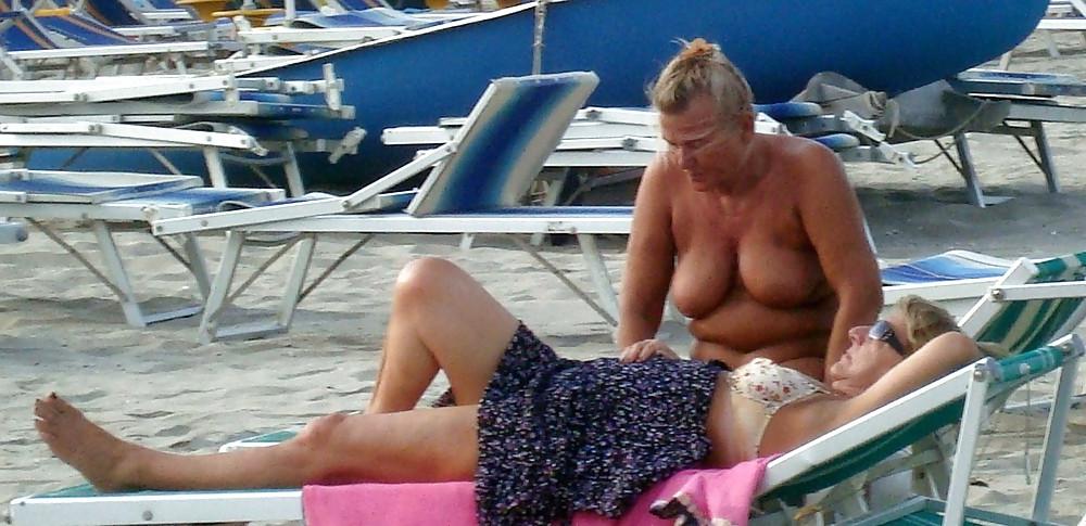 25P On the beach 11