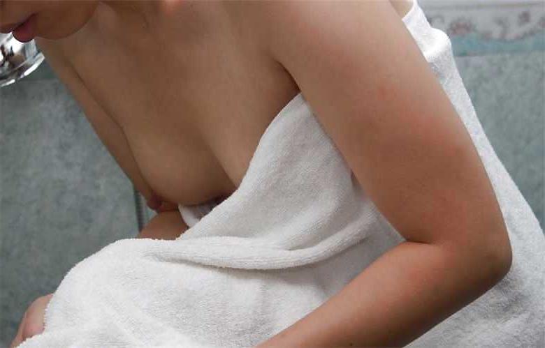 25P Chinese milf taking a shower