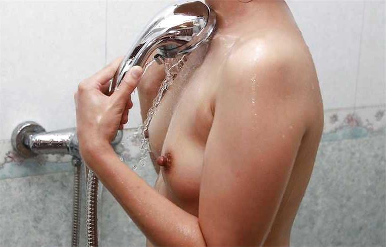 25P Chinese milf taking a shower