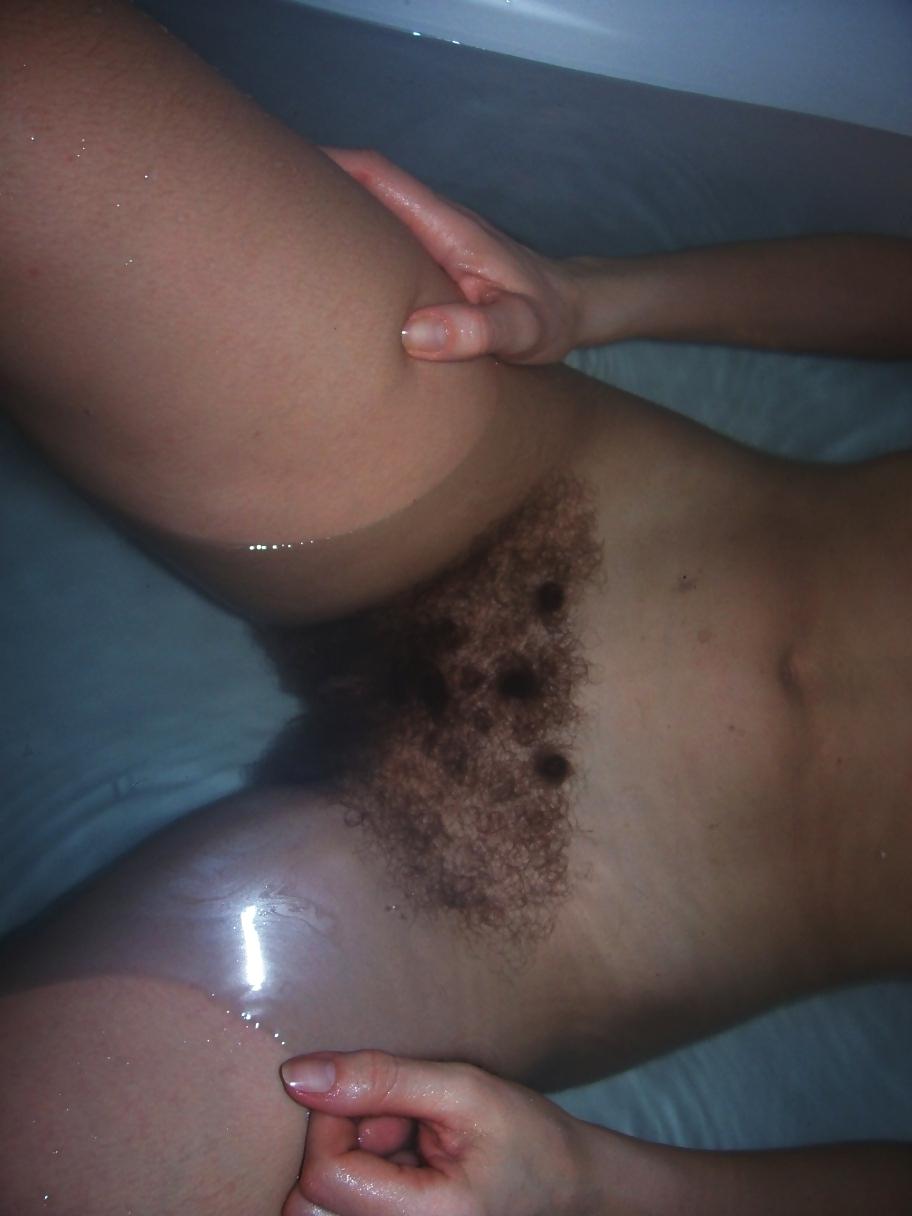16P Hairy pussy 06.    