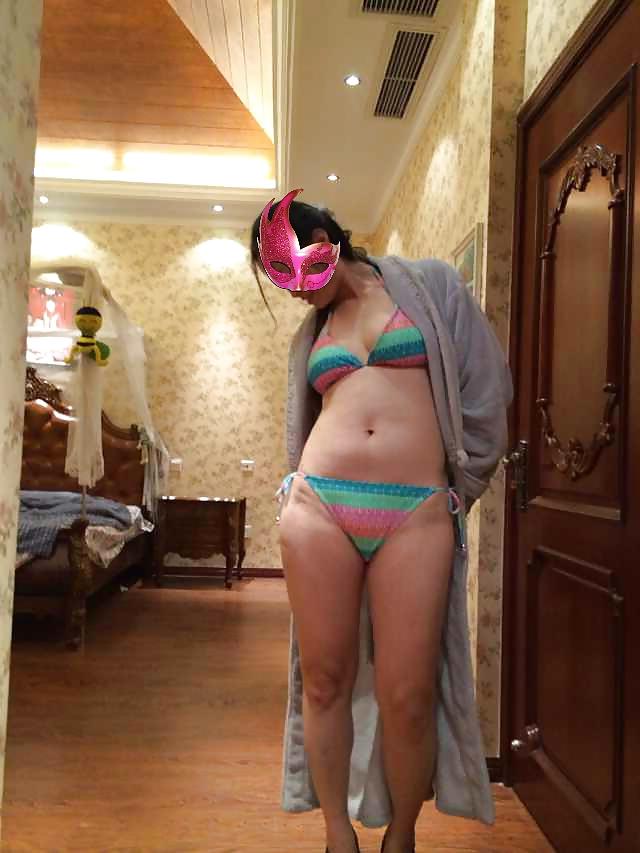 10P Asian Wife In Bikini