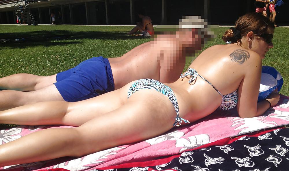 9P Friends teens spy - bikini beach