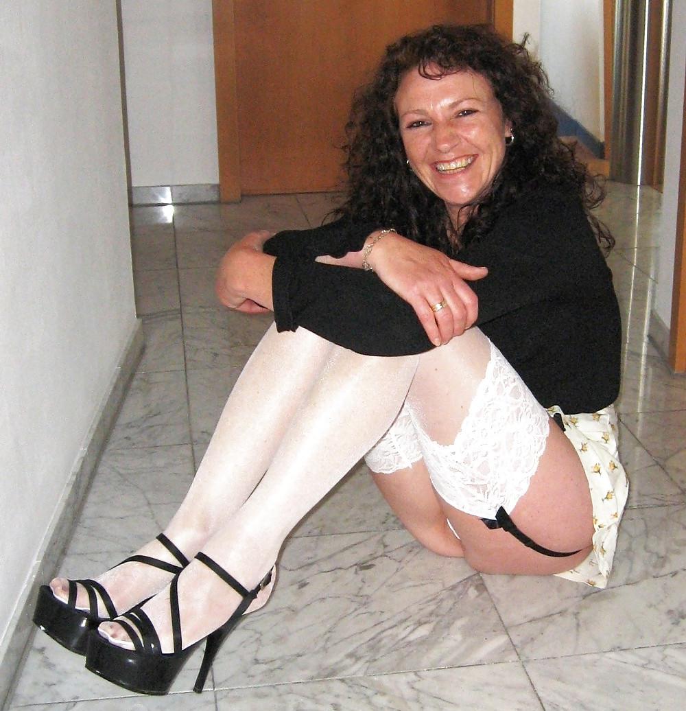 25P MILF's & Matures Legs MiX by DarKKo