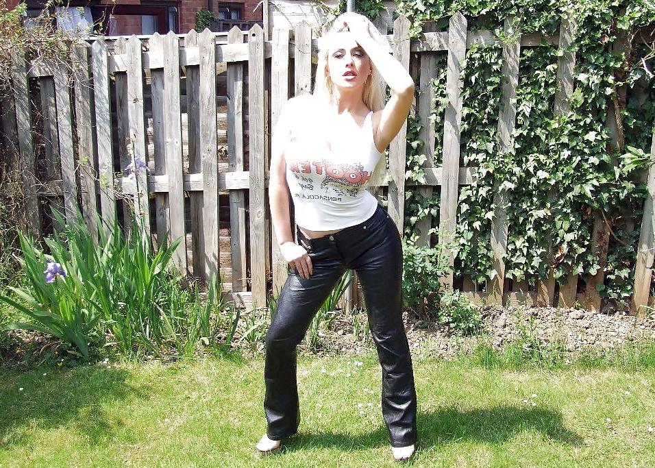 25P MILF in leather 
