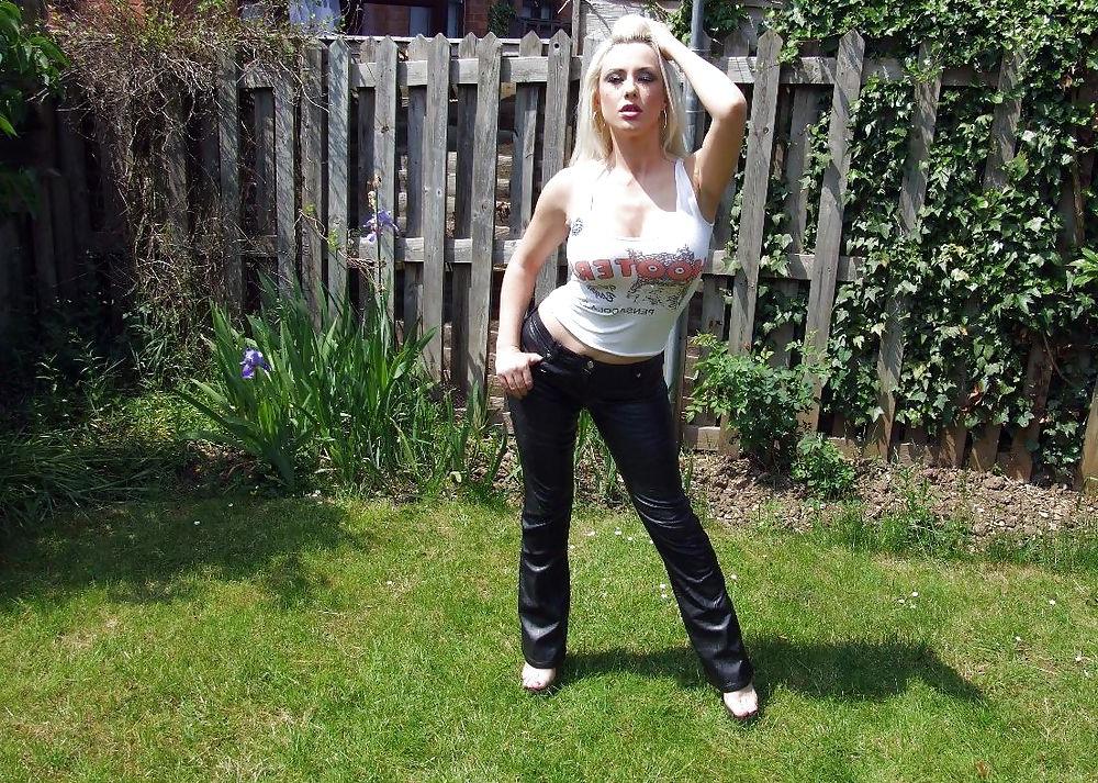 25P MILF in leather 