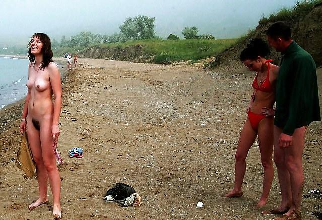 7P Wife goes nude at the beach around strangers - jack off