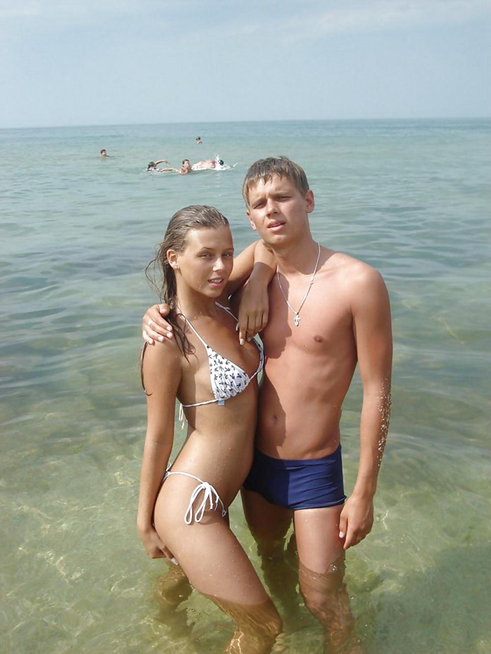 25P Stolen Pics - Blone Pussy on the Beach