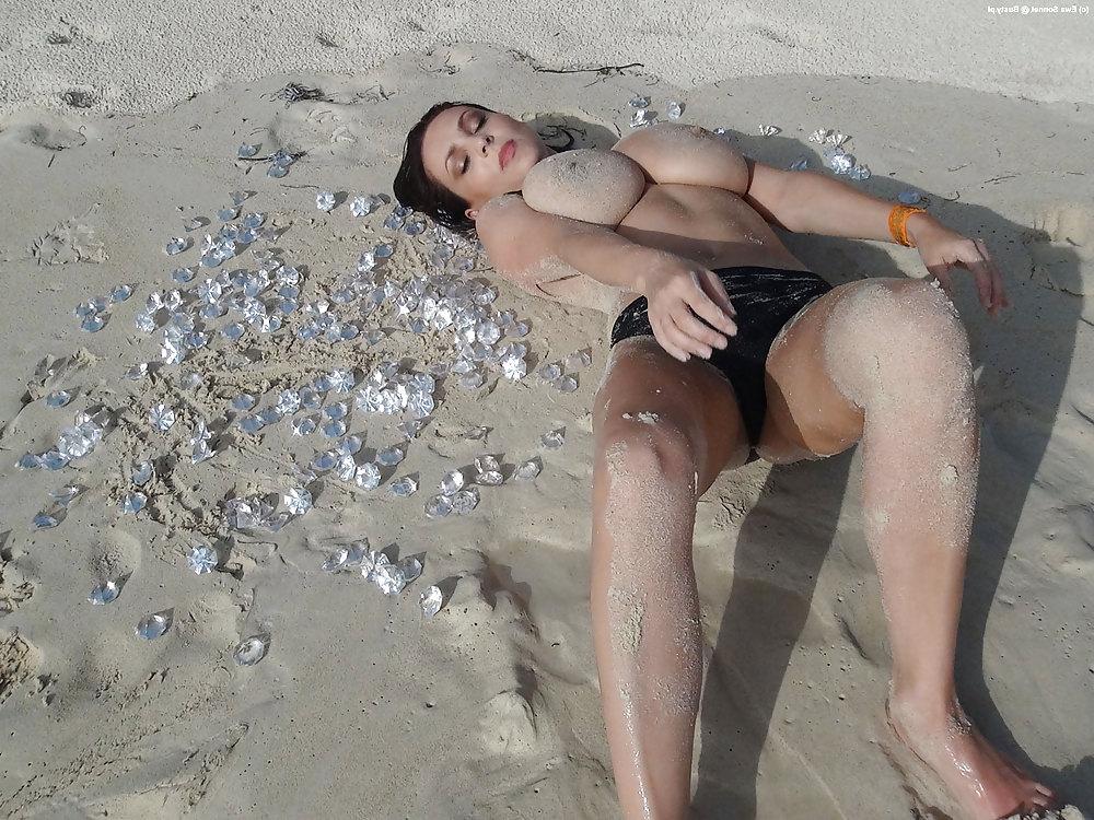 24P Sexy beach