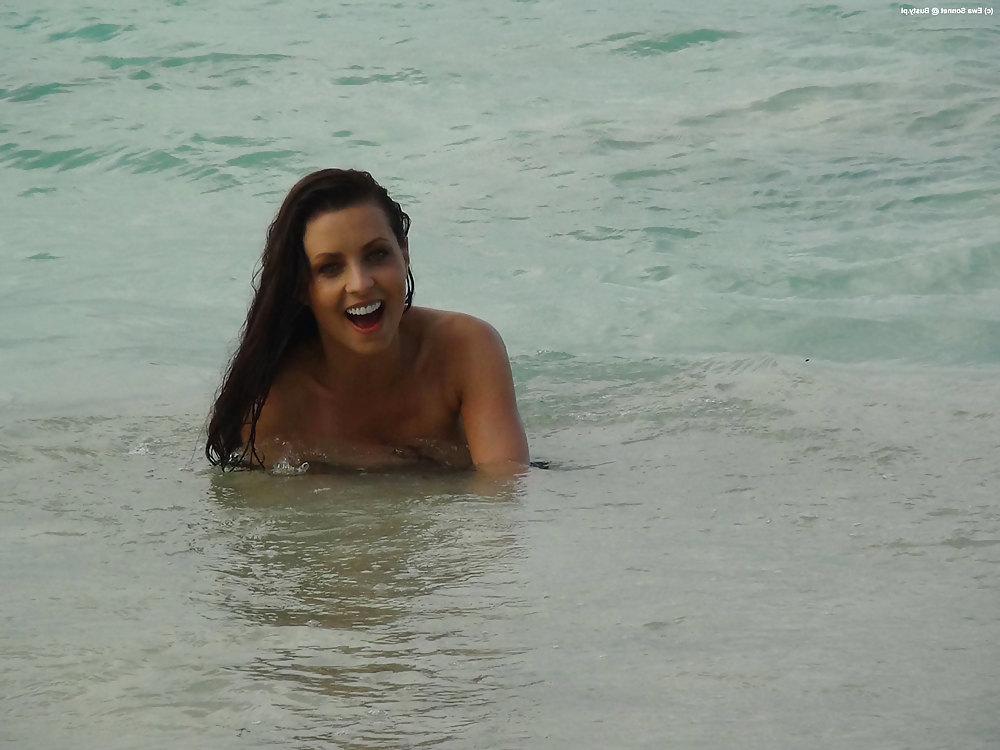 24P Sexy beach