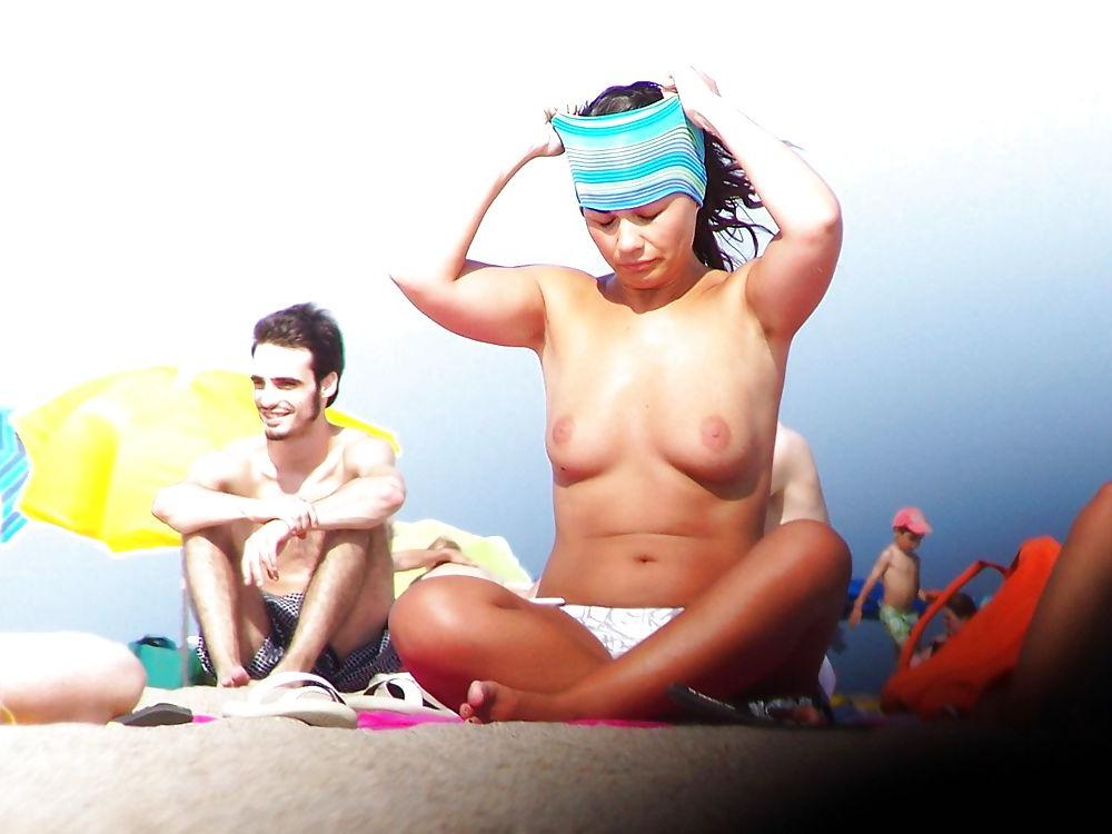 12P Nice girls on the beach