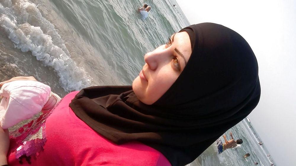 25P Hijab woman
