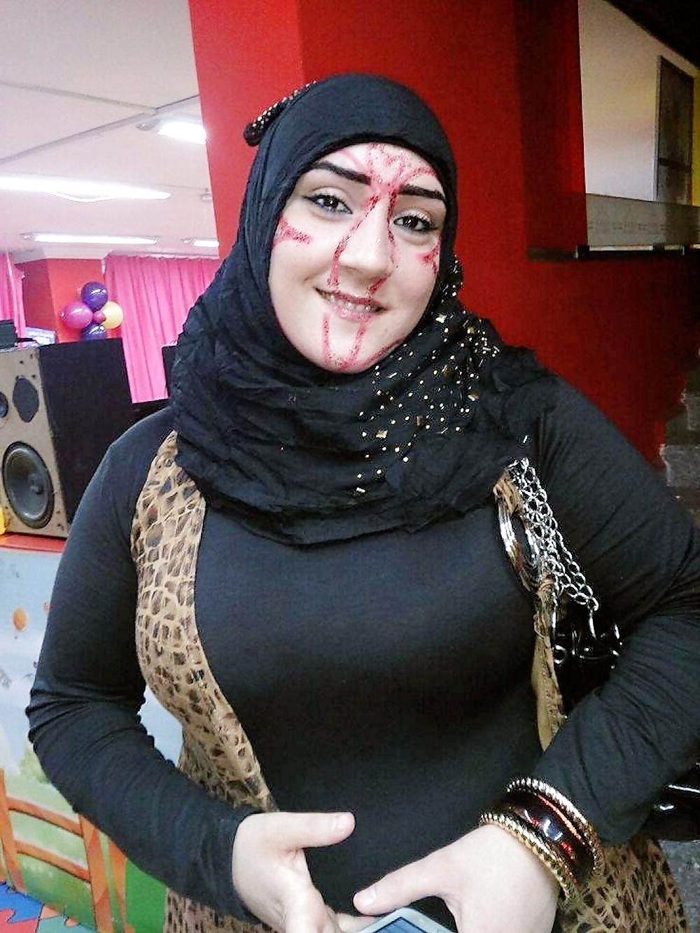 25P Hijab woman
