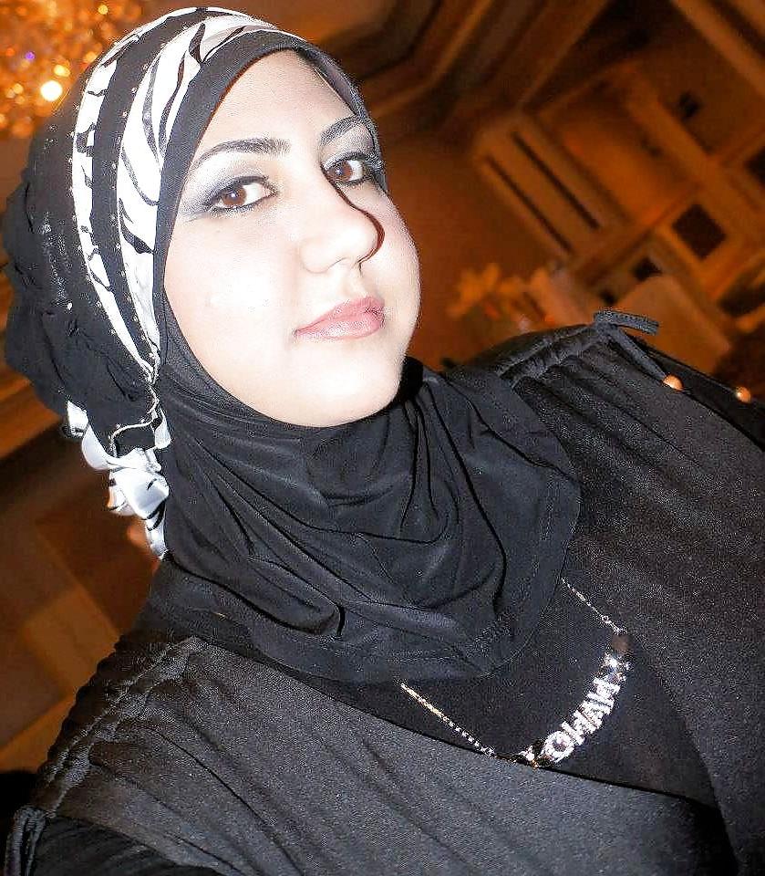 25P Hijab woman